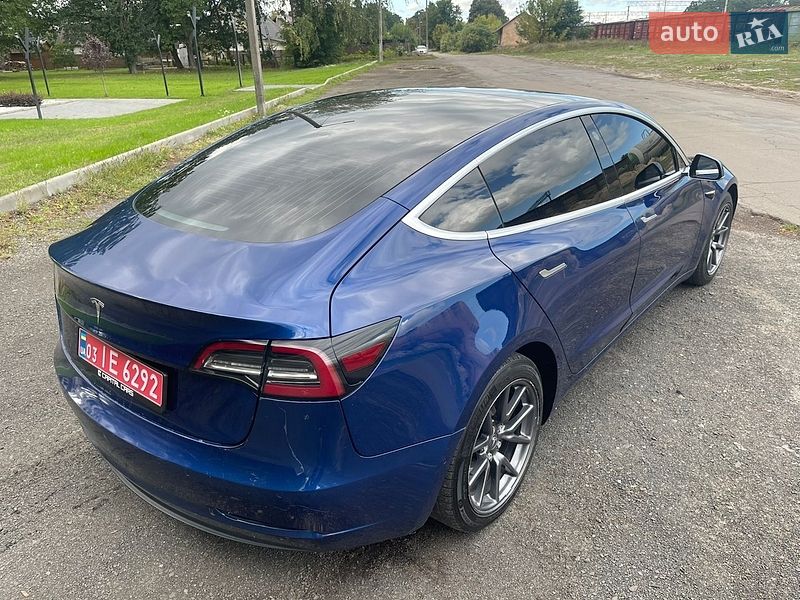 Седан Tesla Model 3 2019 в Луцке