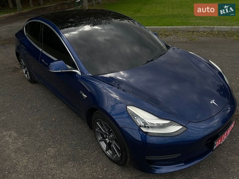 Седан Tesla Model 3 2019 в Луцке