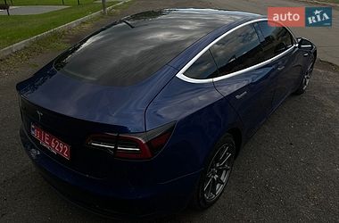 Седан Tesla Model 3 2019 в Луцке