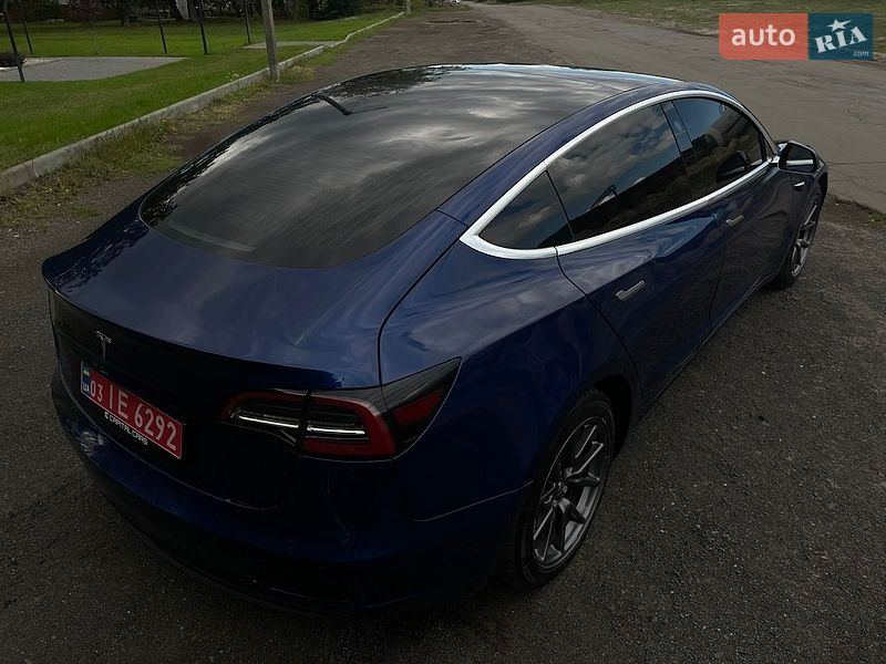 Седан Tesla Model 3 2019 в Луцке