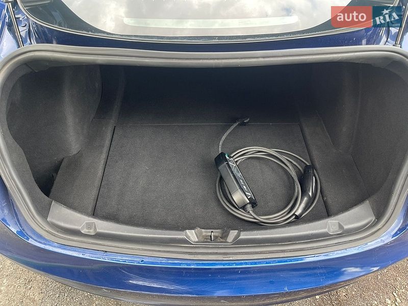 Седан Tesla Model 3 2019 в Луцке