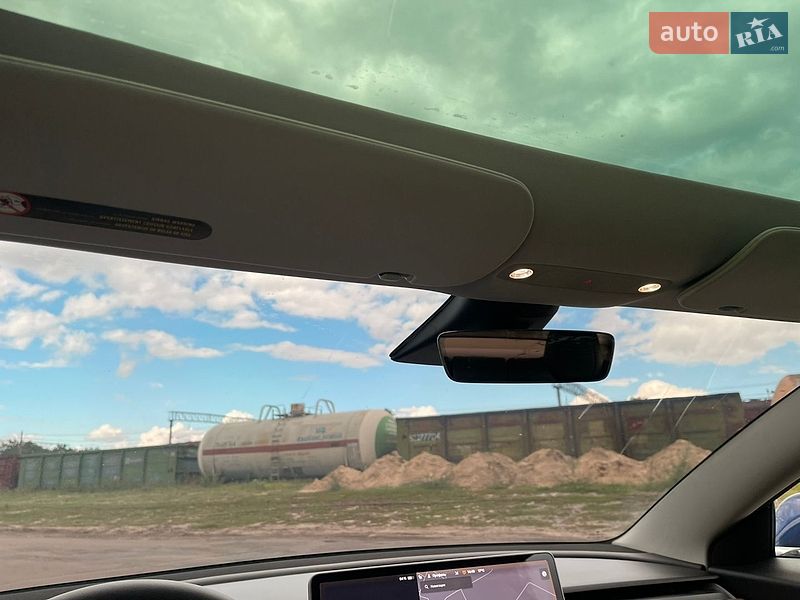 Седан Tesla Model 3 2019 в Луцке