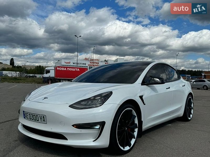Седан Tesla Model 3 2019 в Киеве