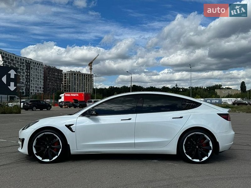 Седан Tesla Model 3 2019 в Киеве