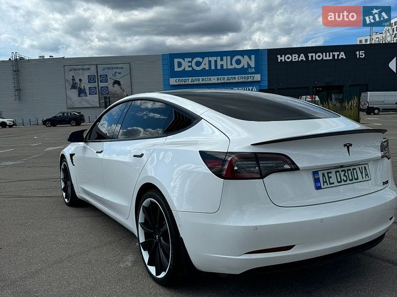 Седан Tesla Model 3 2019 в Киеве