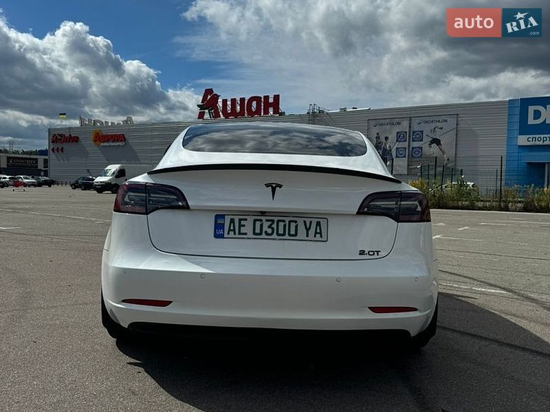 Седан Tesla Model 3 2019 в Киеве