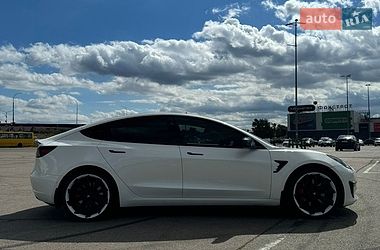 Седан Tesla Model 3 2019 в Киеве