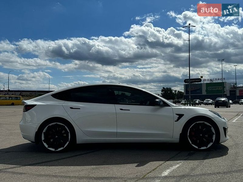 Седан Tesla Model 3 2019 в Киеве