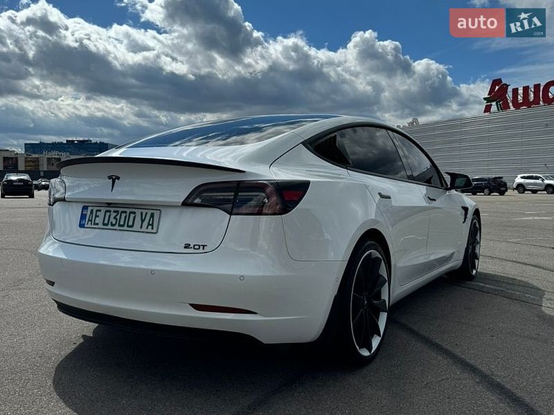 Седан Tesla Model 3 2019 в Киеве