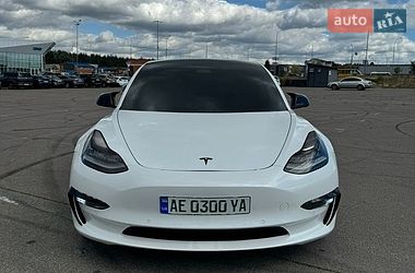 Седан Tesla Model 3 2019 в Киеве
