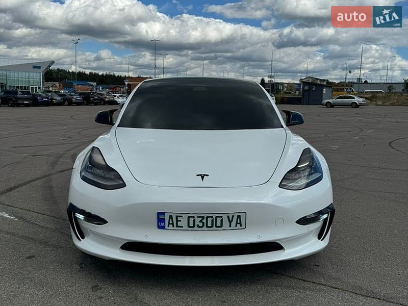 Седан Tesla Model 3 2019 в Киеве