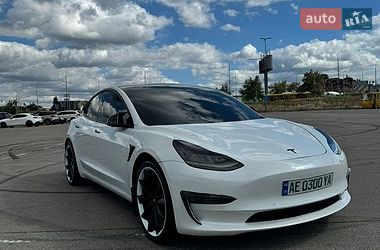 Седан Tesla Model 3 2019 в Киеве