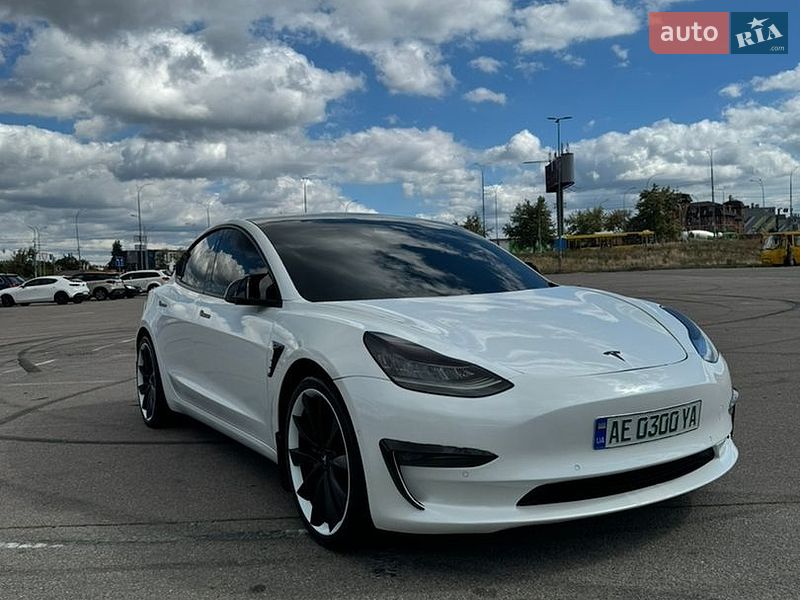 Седан Tesla Model 3 2019 в Киеве