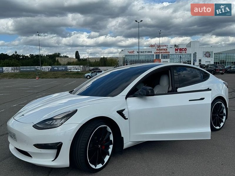 Седан Tesla Model 3 2019 в Киеве