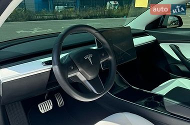 Седан Tesla Model 3 2019 в Киеве