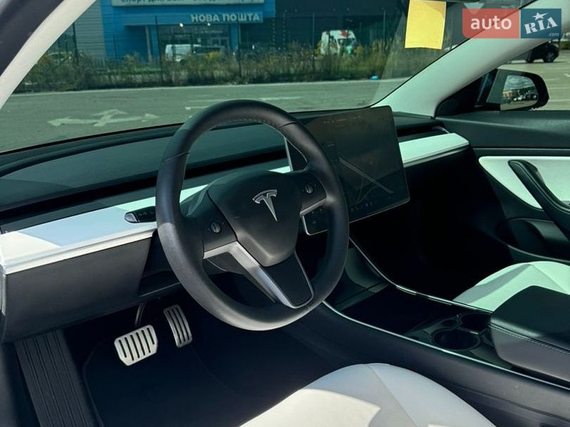 Седан Tesla Model 3 2019 в Киеве