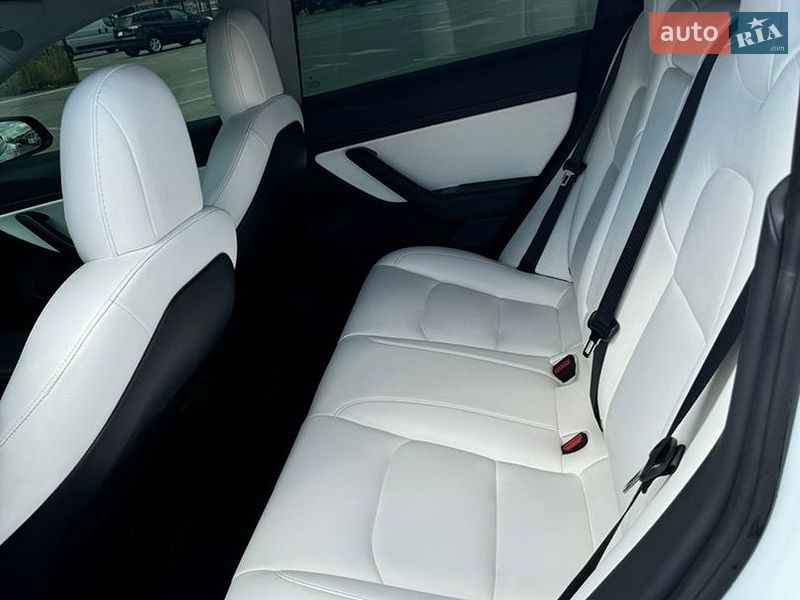 Седан Tesla Model 3 2019 в Киеве