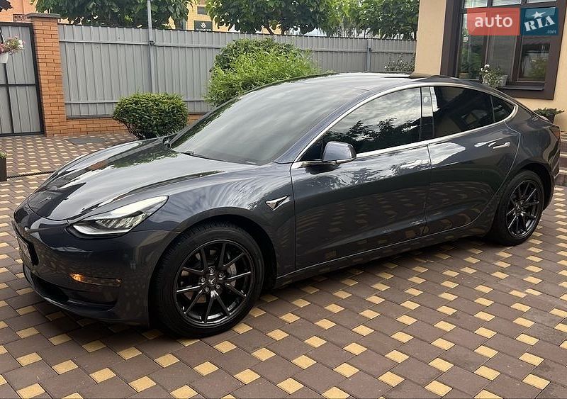 Седан Tesla Model 3 2019 в Києві