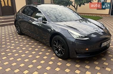 Седан Tesla Model 3 2019 в Києві
