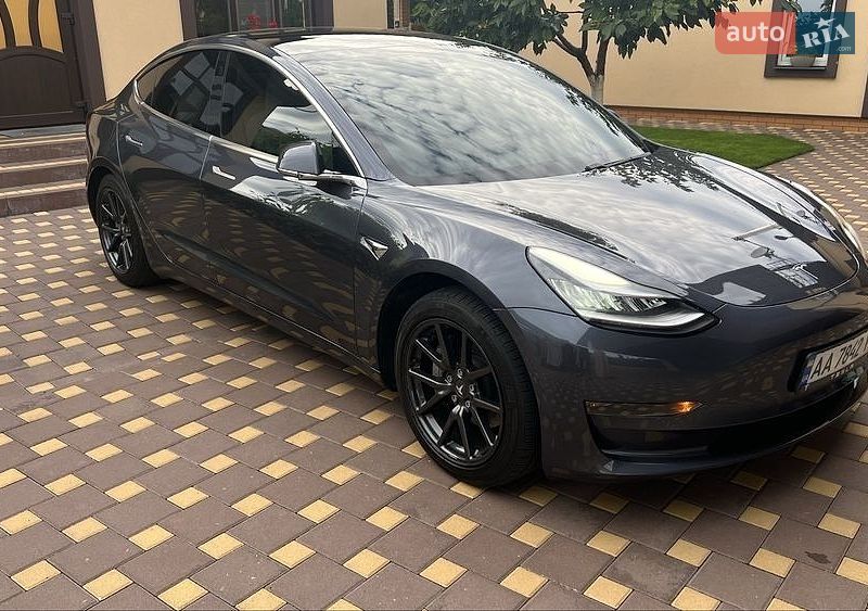 Седан Tesla Model 3 2019 в Києві