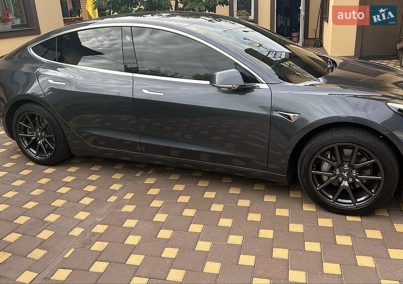 Седан Tesla Model 3 2019 в Києві
