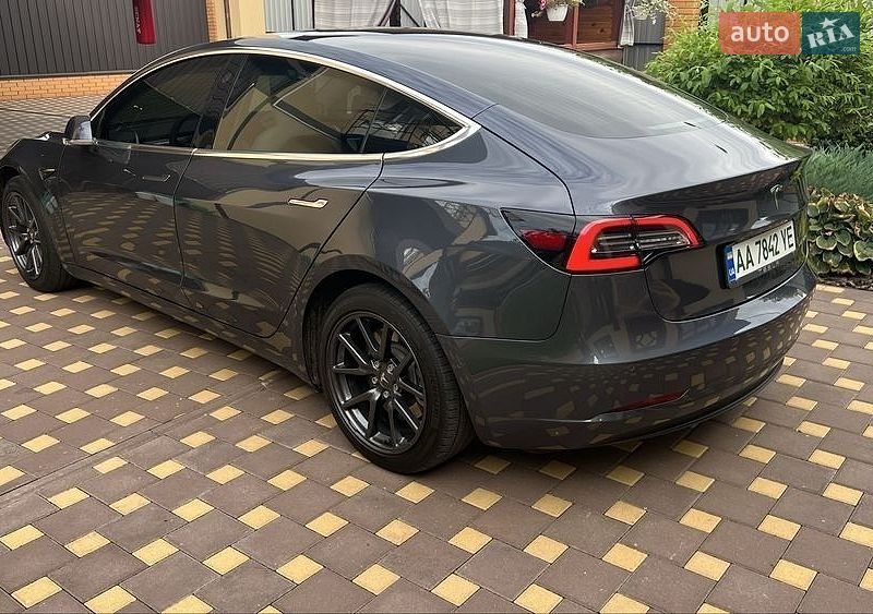 Седан Tesla Model 3 2019 в Києві