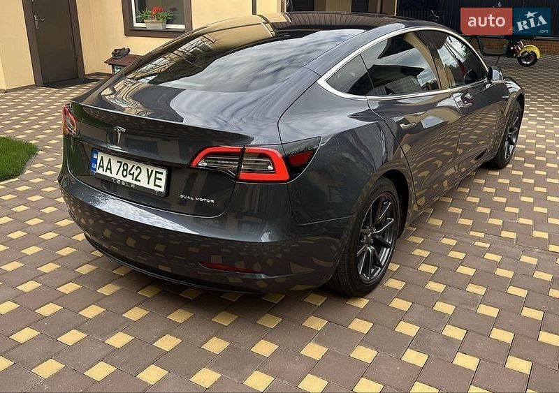 Седан Tesla Model 3 2019 в Києві