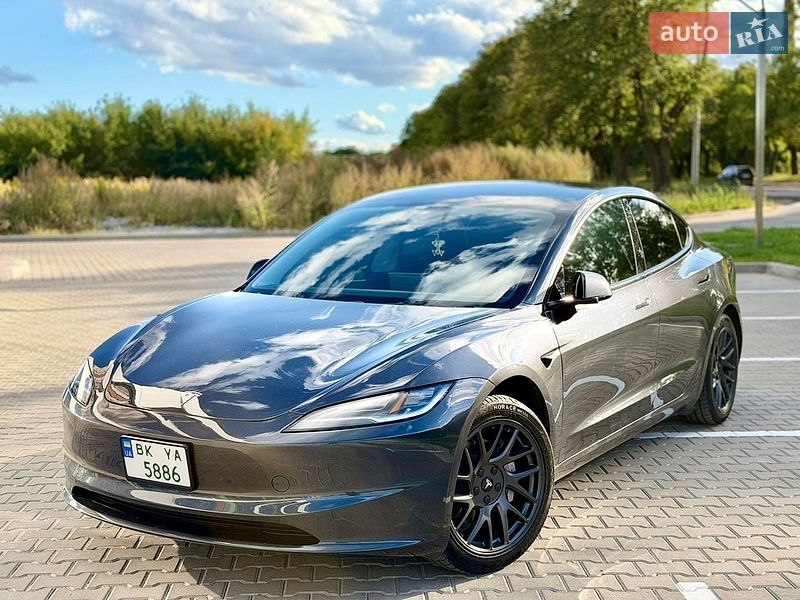 Седан Tesla Model 3 2024 в Рівному