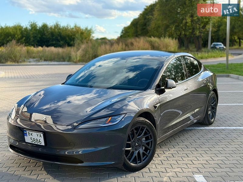 Седан Tesla Model 3 2024 в Рівному
