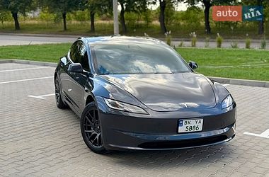 Седан Tesla Model 3 2024 в Рівному