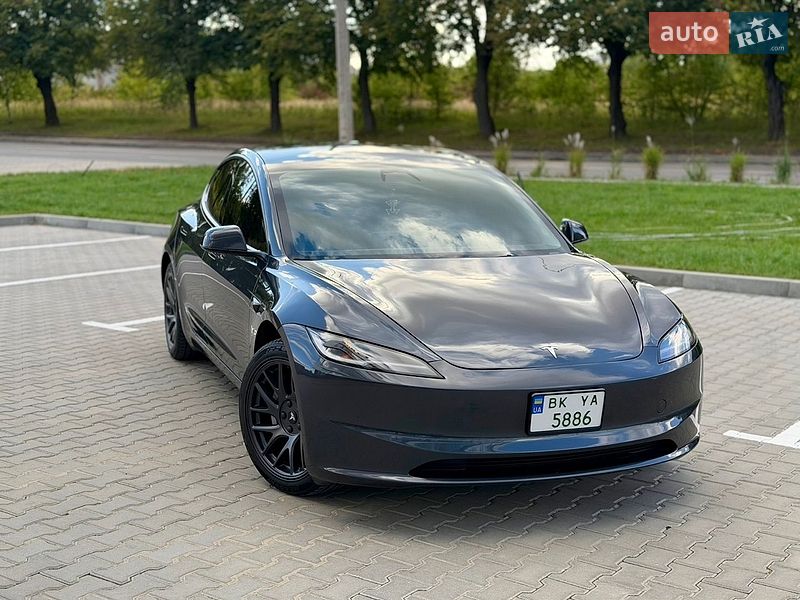 Седан Tesla Model 3 2024 в Рівному