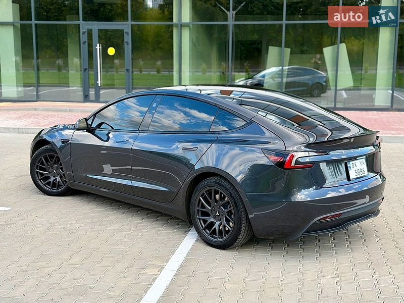 Седан Tesla Model 3 2024 в Рівному