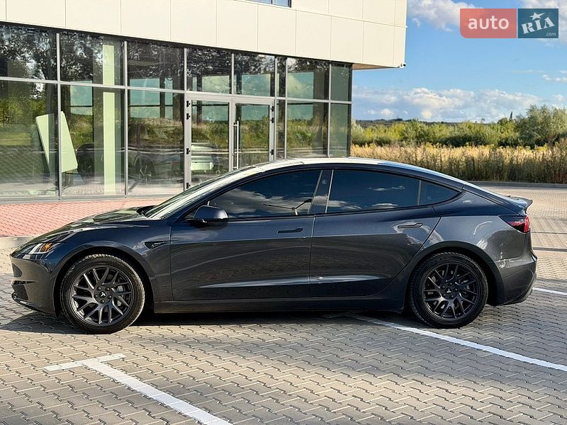 Седан Tesla Model 3 2024 в Рівному