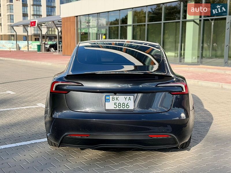 Седан Tesla Model 3 2024 в Рівному