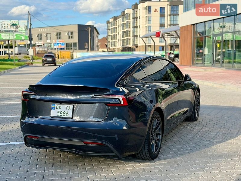 Седан Tesla Model 3 2024 в Рівному