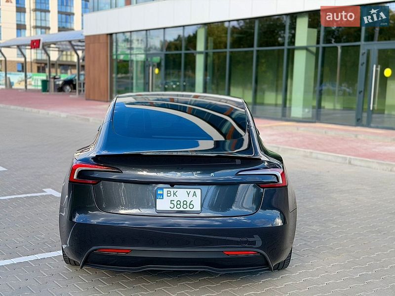 Седан Tesla Model 3 2024 в Рівному