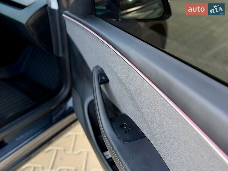 Седан Tesla Model 3 2024 в Рівному