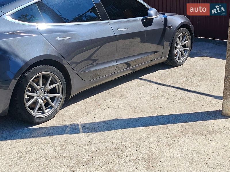 Седан Tesla Model 3 2020 в Чорноморську