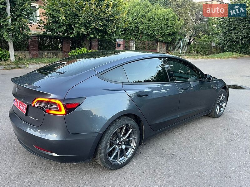 Седан Tesla Model 3 2023 в Львові