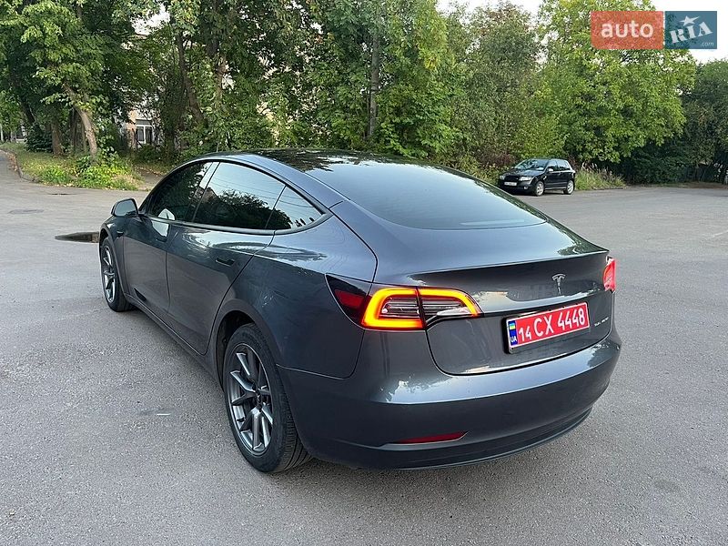Седан Tesla Model 3 2023 в Львові
