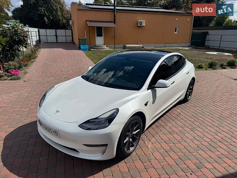 Седан Tesla Model 3 2021 в Миргороді