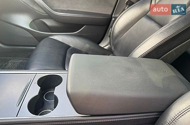 Седан Tesla Model 3 2021 в Миргороді