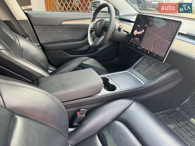 Седан Tesla Model 3 2021 в Миргороді