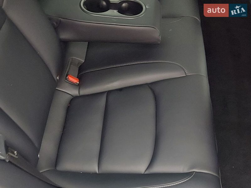 Седан Tesla Model 3 2021 в Луцке