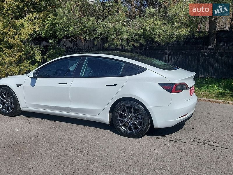 Седан Tesla Model 3 2021 в Луцке