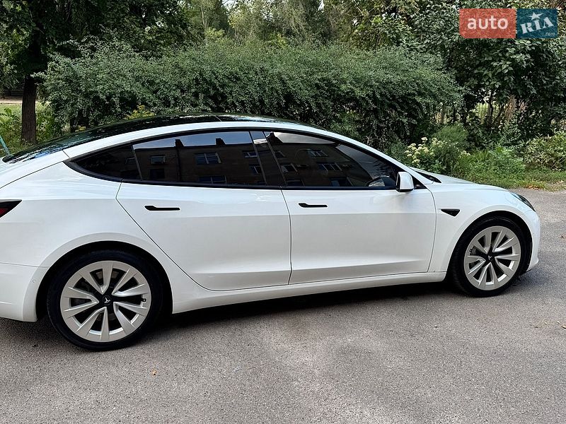 Седан Tesla Model 3 2021 в Кривом Роге