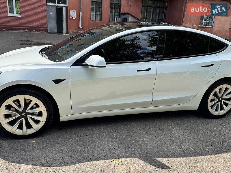 Седан Tesla Model 3 2021 в Кривому Розі