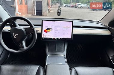 Седан Tesla Model 3 2021 в Кривом Роге
