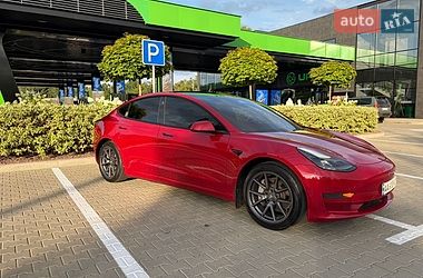 Седан Tesla Model 3 2021 в Киеве