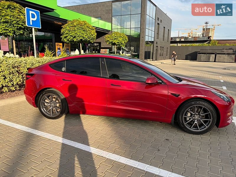 Седан Tesla Model 3 2021 в Киеве